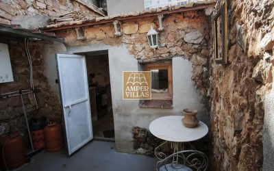 A village house in Altea la Vella on 2 floors with several terraces.